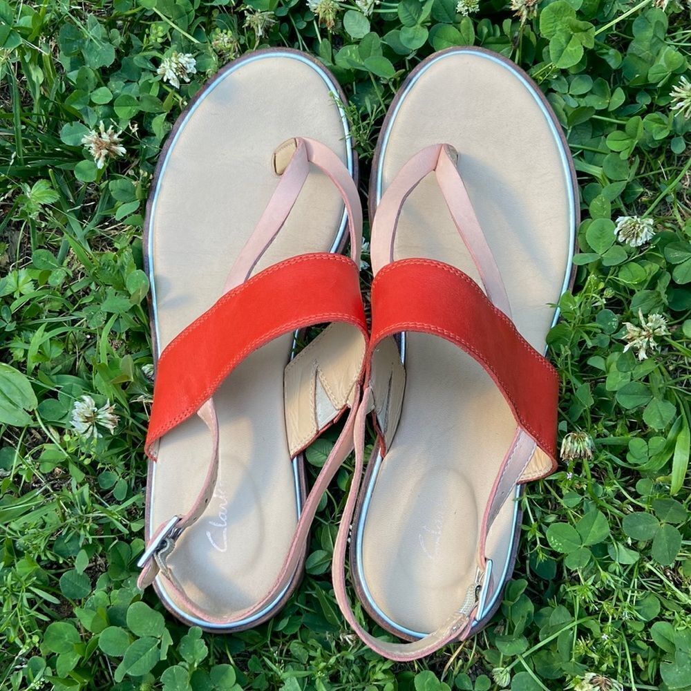 Clark  Thong Sandals  Size 9.5